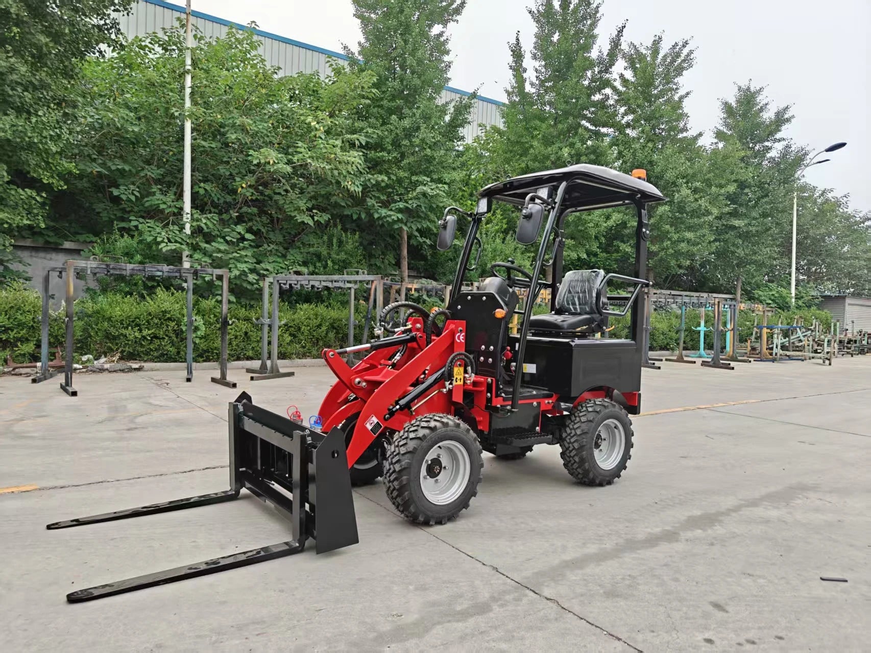 Electric Mini Loader with Large Capacity Skid Steer Loader Front Loader Backhoe Loader Wheel Loader Battery Powered for Home Use